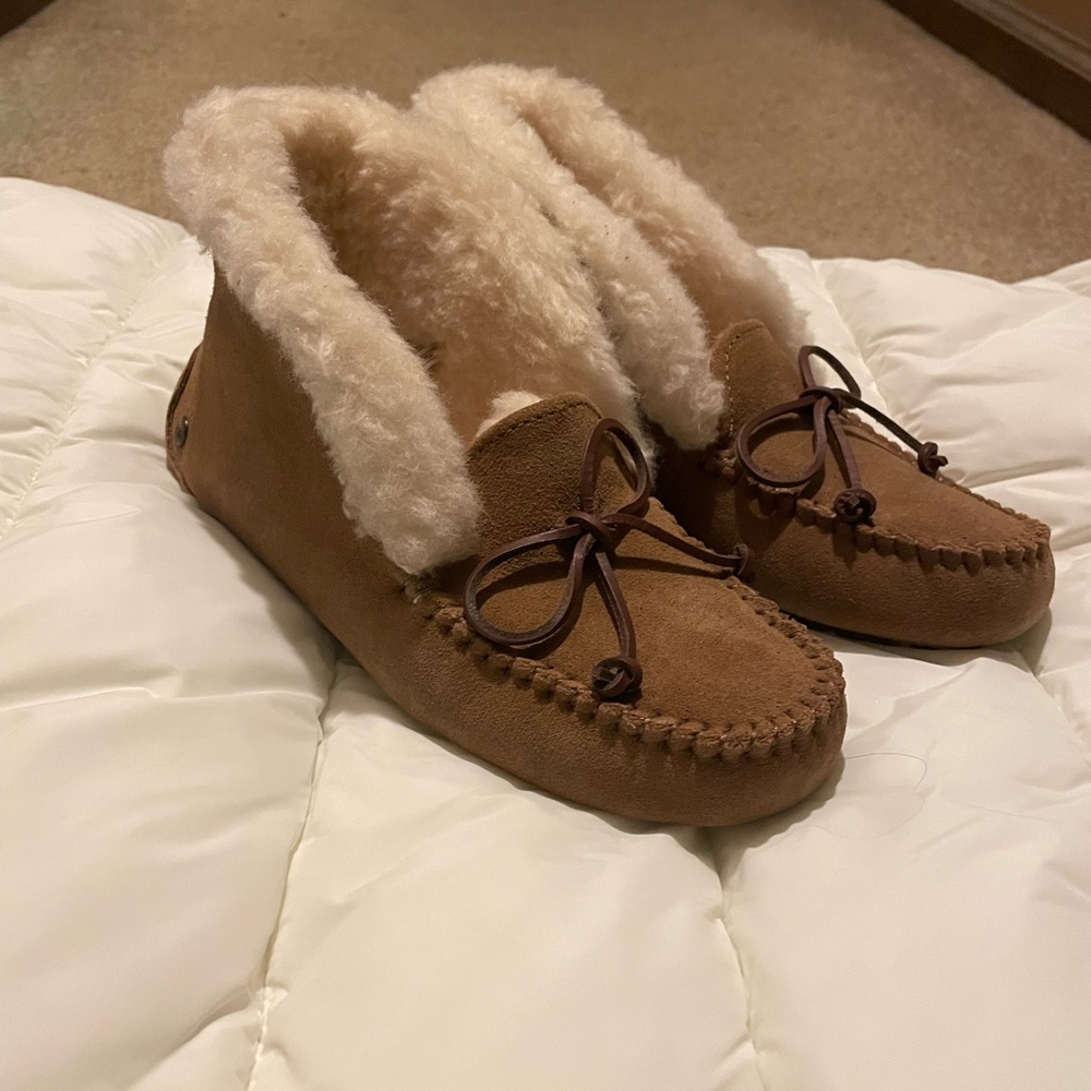 Ugg Alena Moccasins**BRAND NEW**no box NWOT